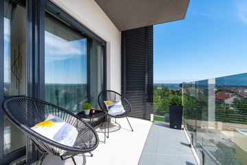 Apartment in Nin with Sea-View Jacuzzi (Sleeps 4)