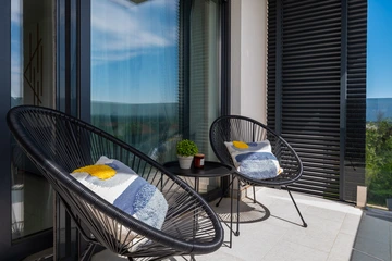 Apartment in Nin with Sea-View Jacuzzi (Sleeps 4)