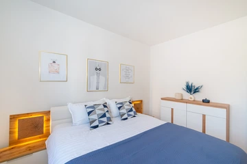 Apartment in Nin with Sea-View Jacuzzi (Sleeps 4)