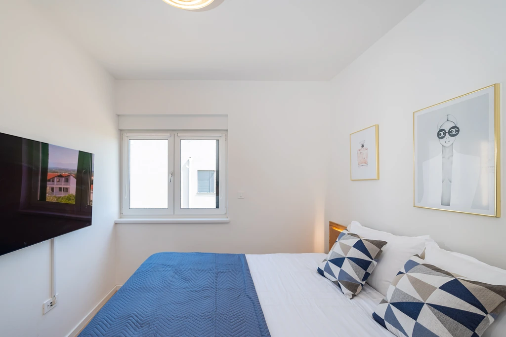Apartment in Nin with Sea-View Jacuzzi (Sleeps 4)