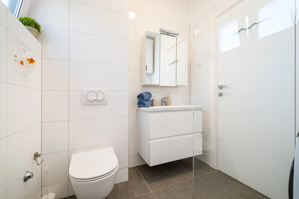 Apartment in Nin with Sea-View Jacuzzi (Sleeps 4)