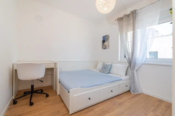 Apartment in Nin with Sea-View Jacuzzi (Sleeps 4)