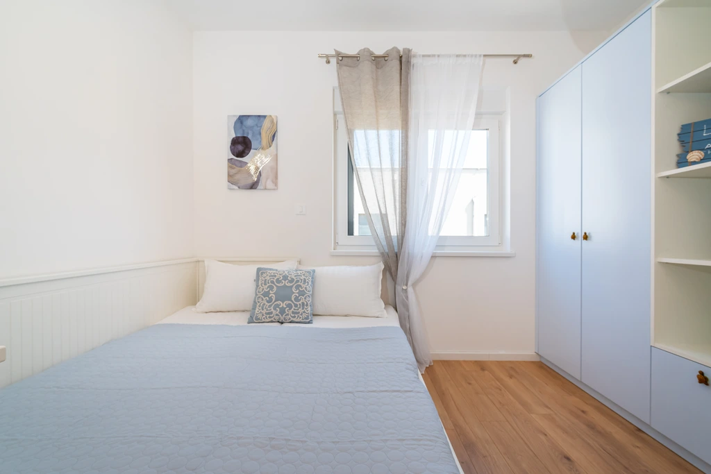 Apartment in Nin with Sea-View Jacuzzi (Sleeps 4)