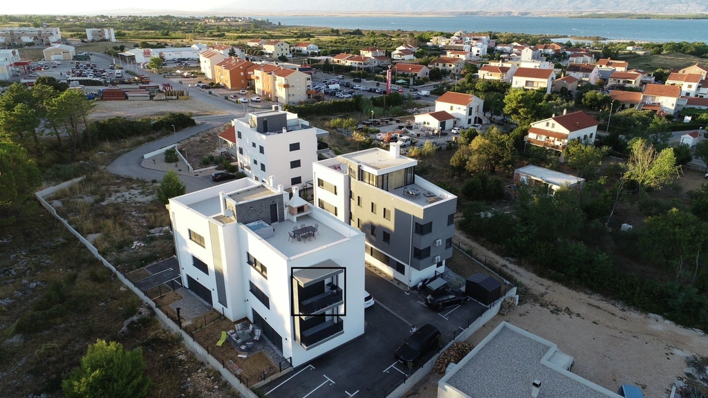 Apartment in Nin with Sea-View Jacuzzi (Sleeps 4)