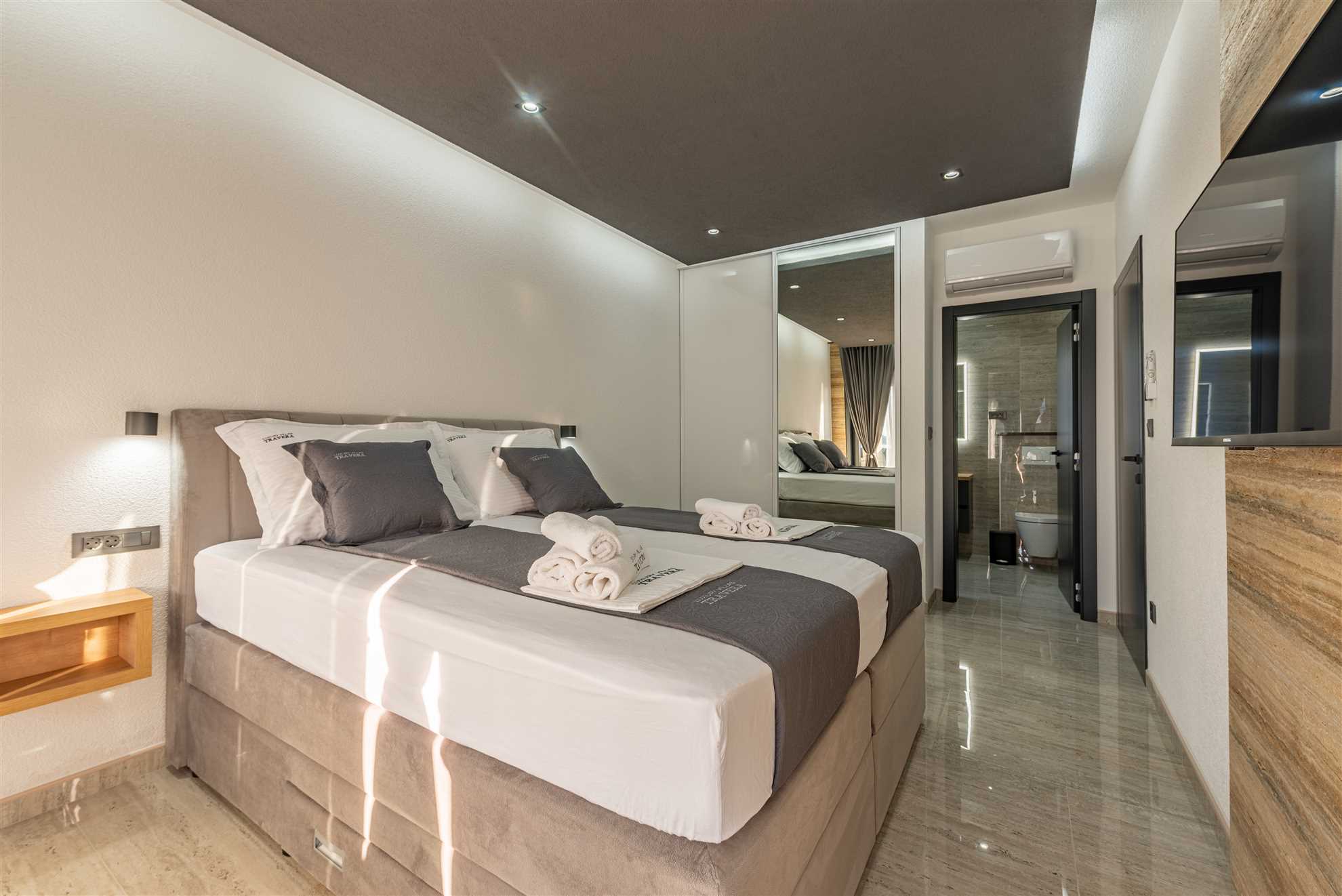 Luxorious villa with sea view and pool | For 10 persons | 100 m from the sea