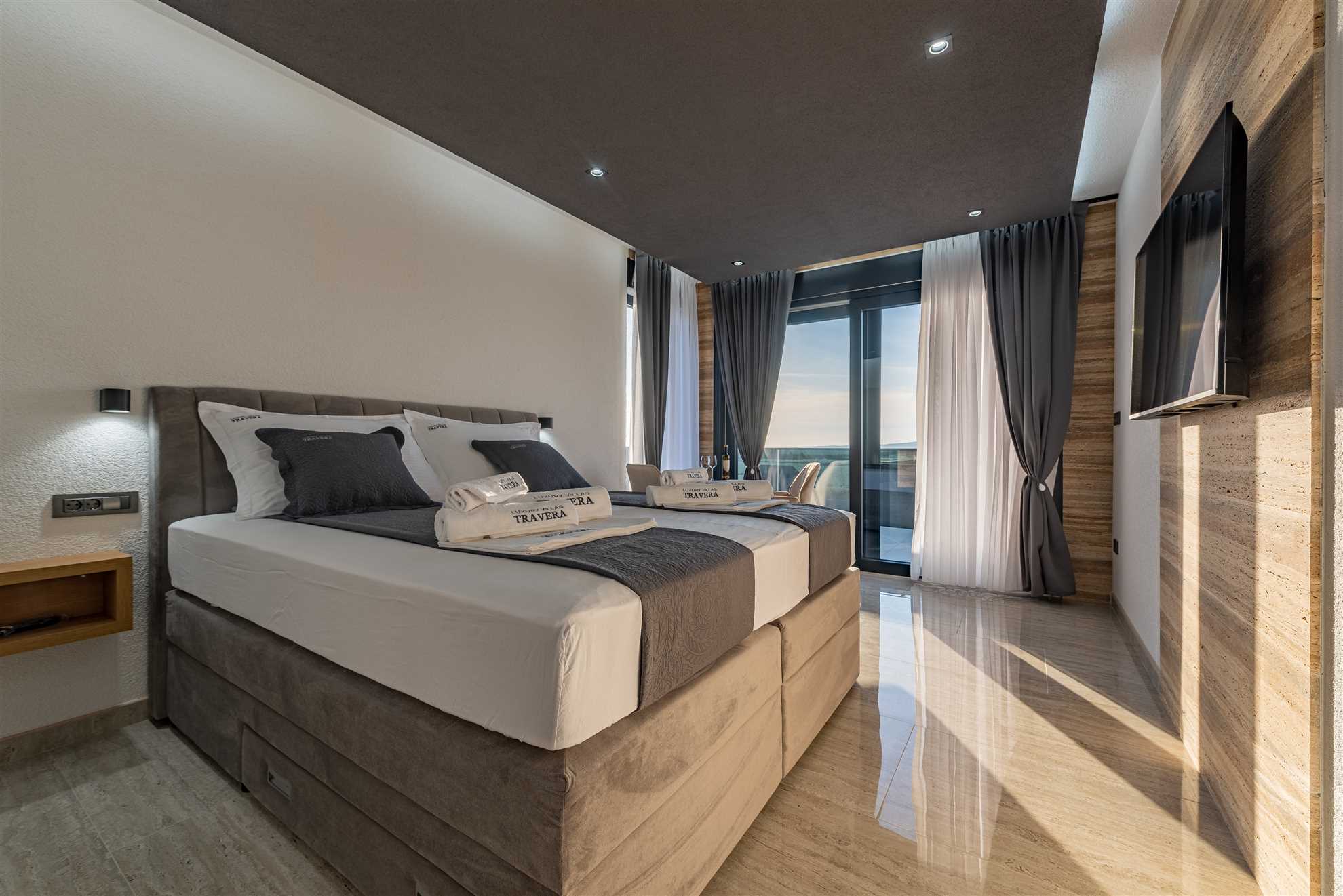 Luxorious villa with sea view and pool | For 10 persons | 100 m from the sea