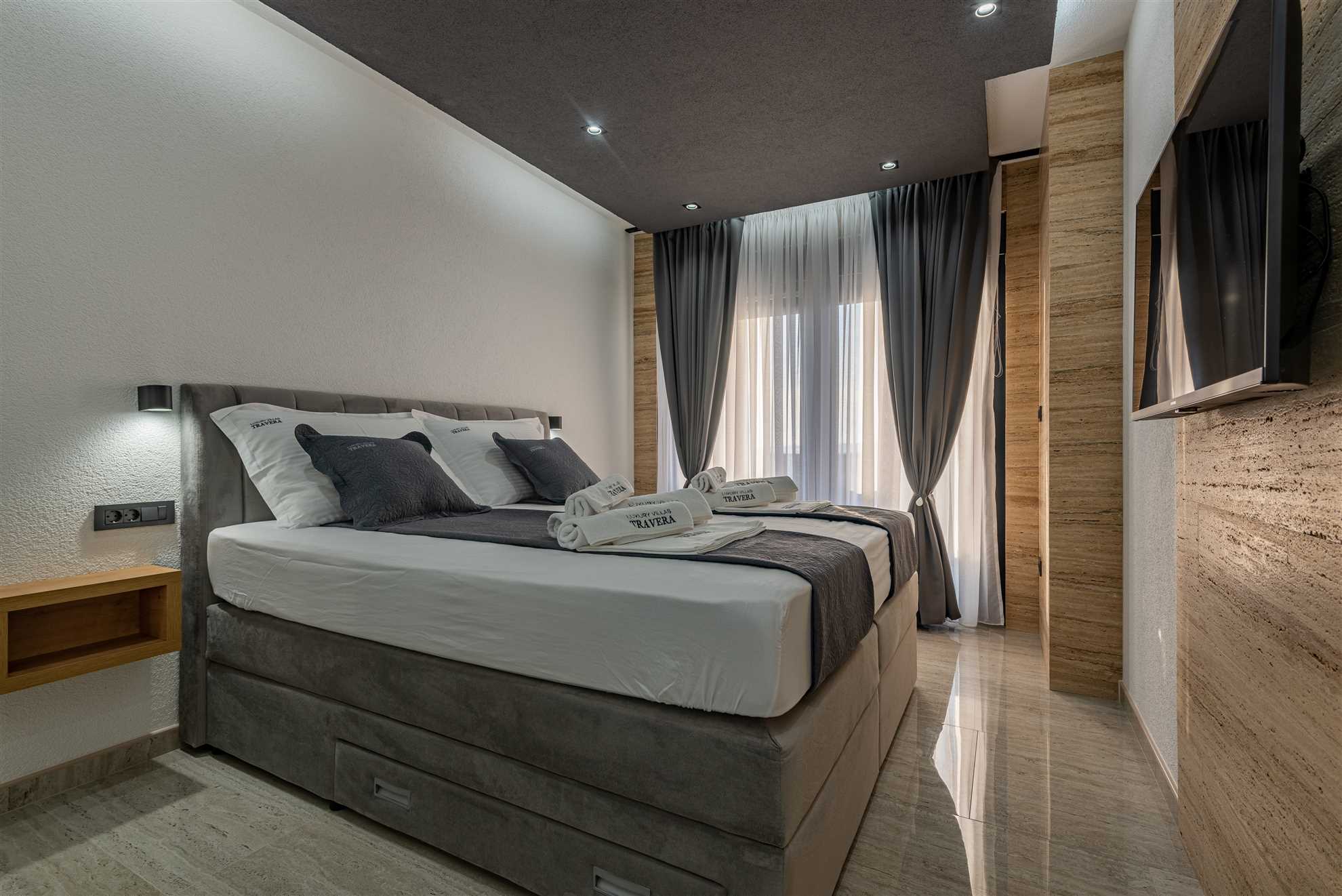 Luxorious villa with sea view and pool | For 10 persons | 100 m from the sea