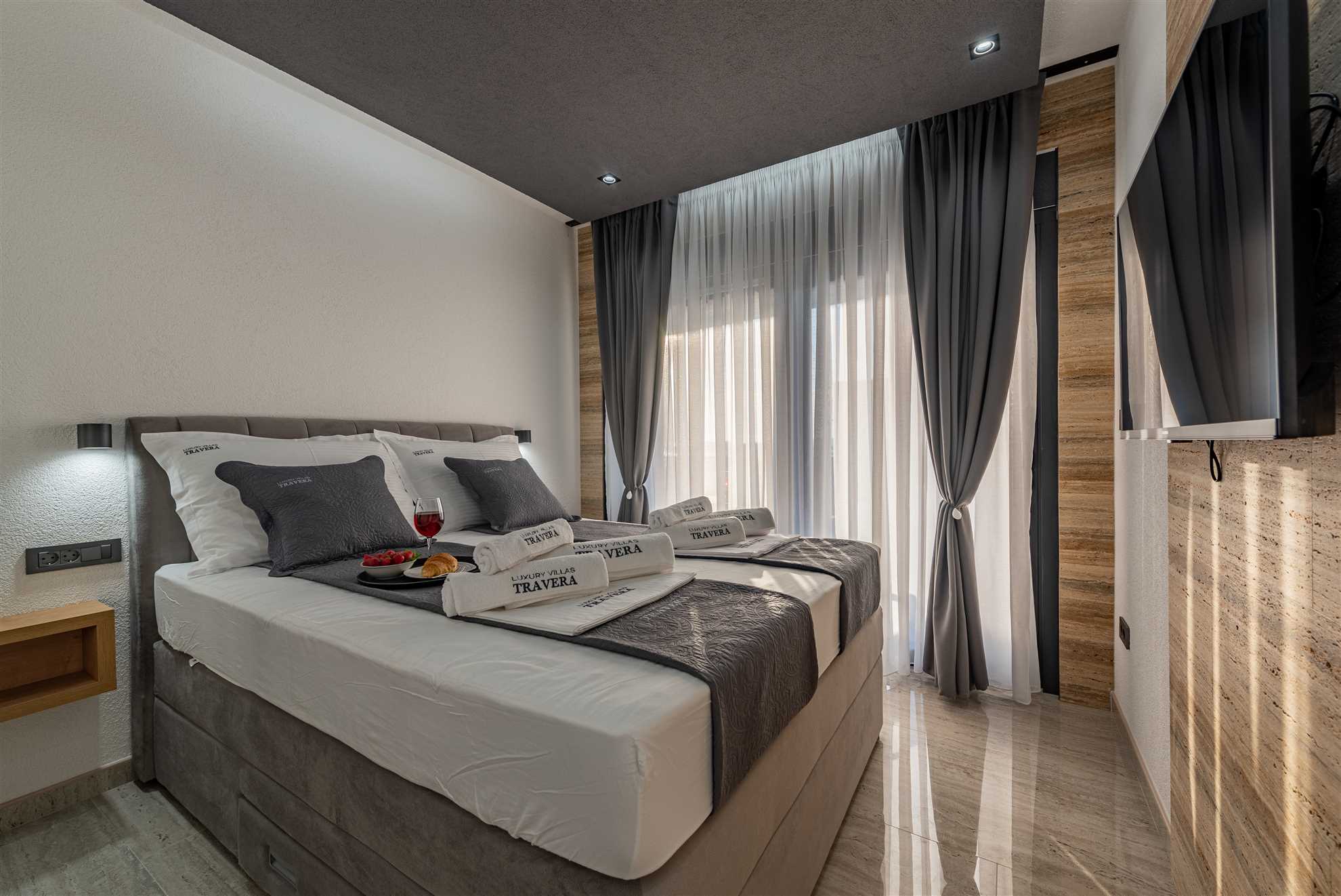Luxorious villa with sea view and pool | For 10 persons | 100 m from the sea
