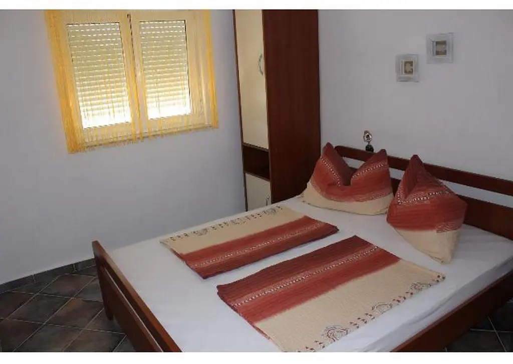 Vir Apartment for 4 Guests with Terrace