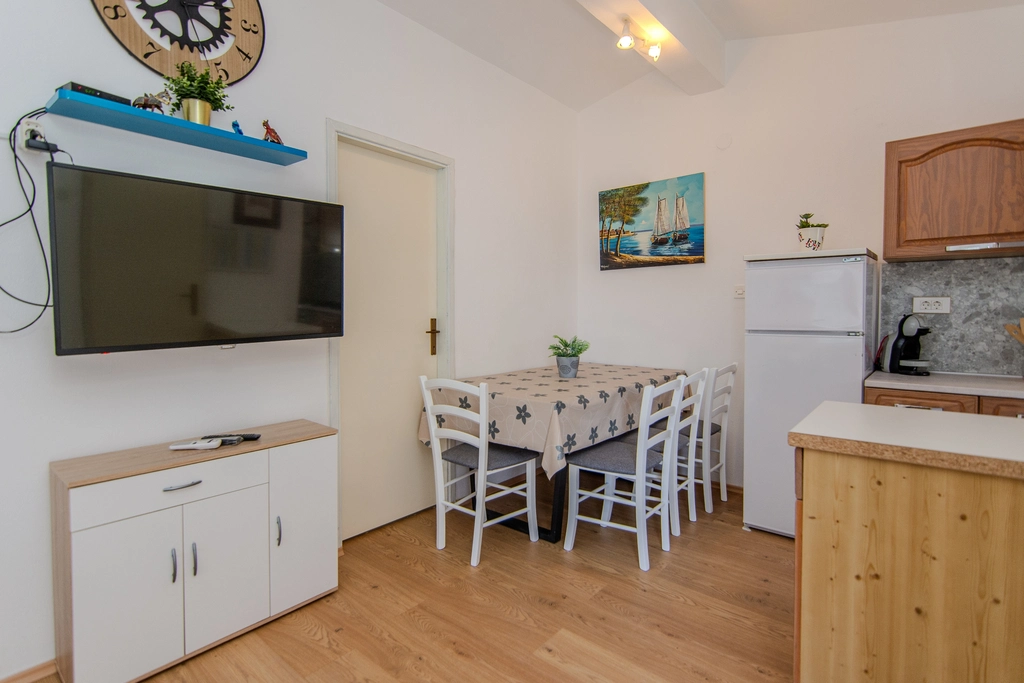 Apartment in Vir for 4 Guests with Air Conditioning