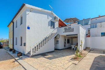 Apartment in Vir for 4 Guests with Air Conditioning