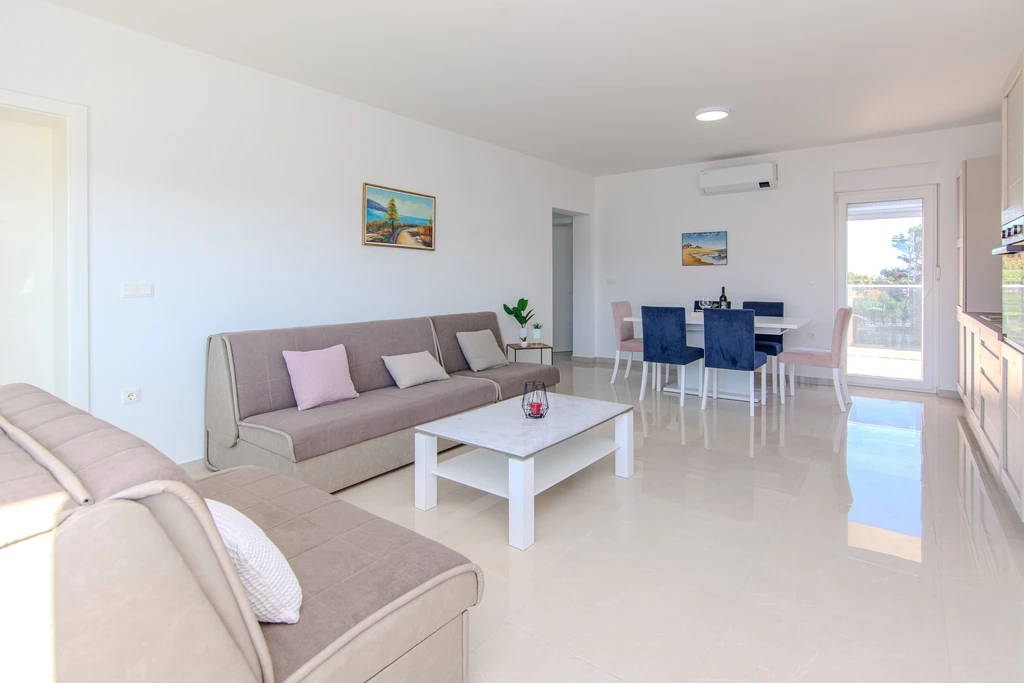 Vir Island Apartment with Partial Sea View, Sleeps 8