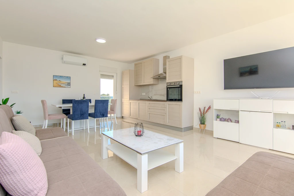 Vir Island Apartment with Partial Sea View, Sleeps 8