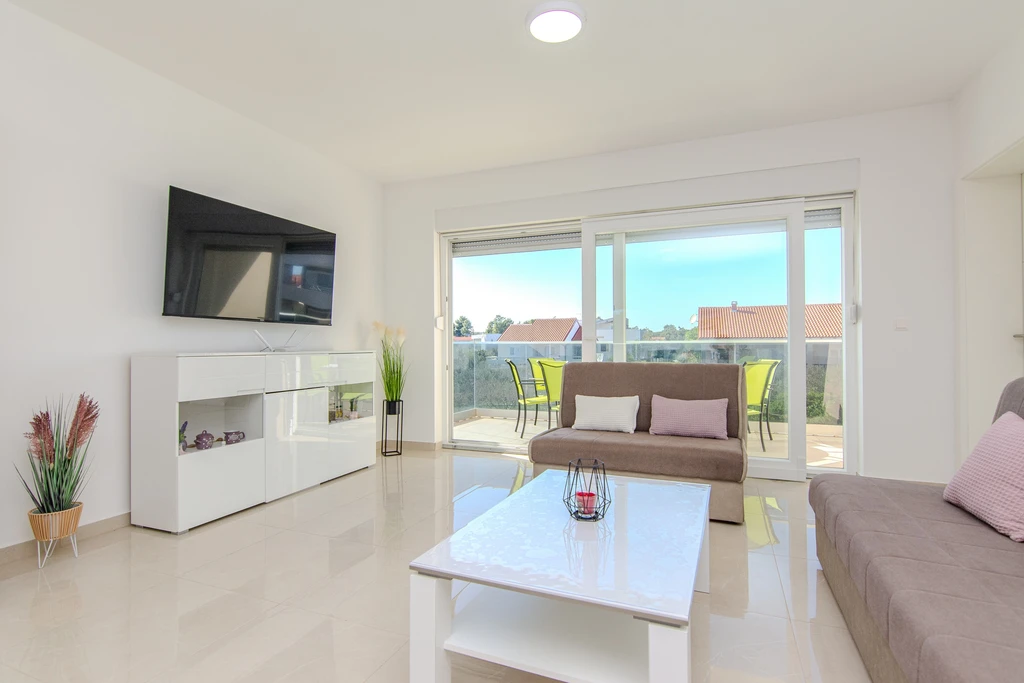 Vir Island Apartment with Partial Sea View, Sleeps 8