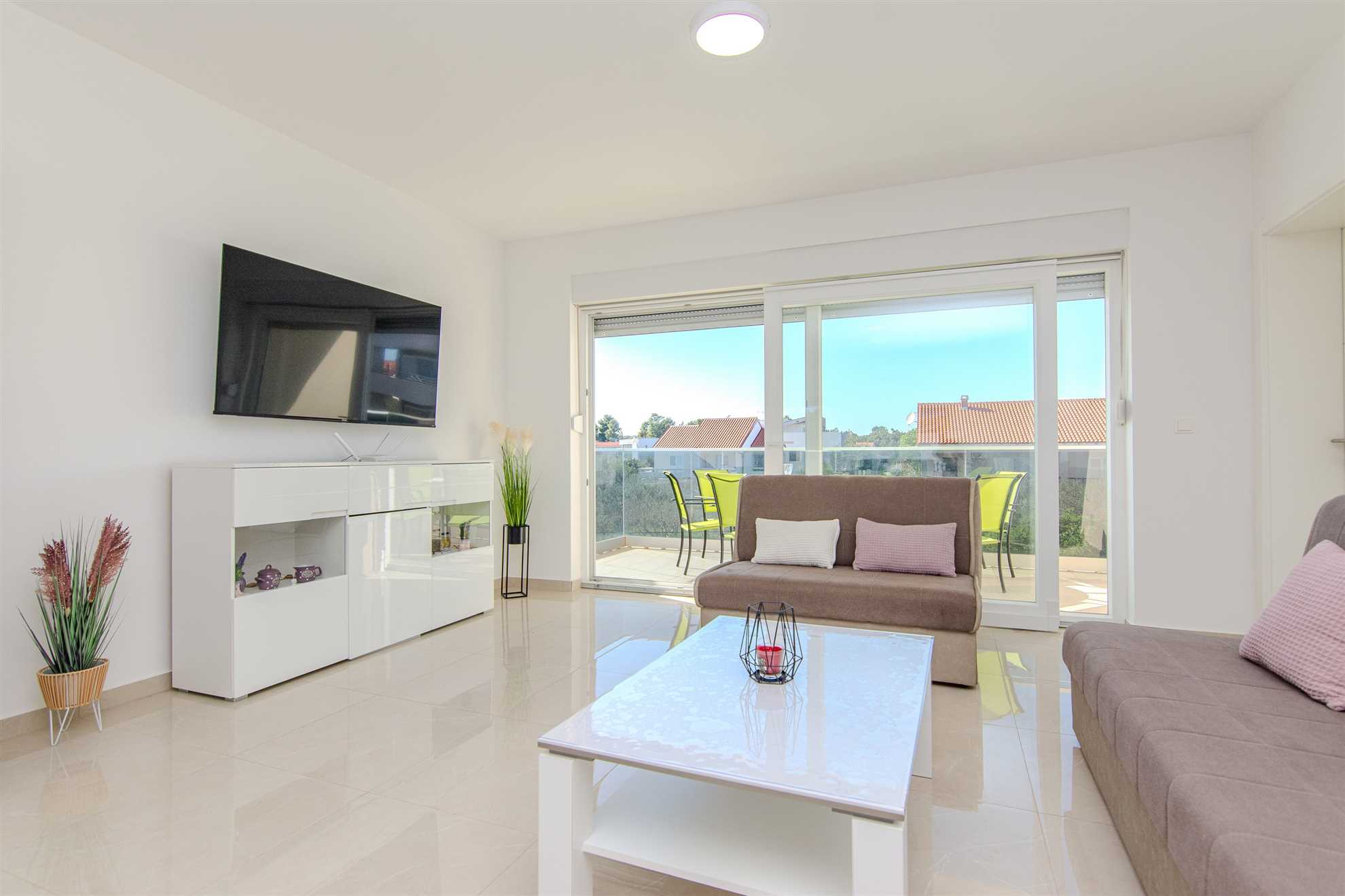 Partial sea view  | Modern apartment | For 6-8 persons