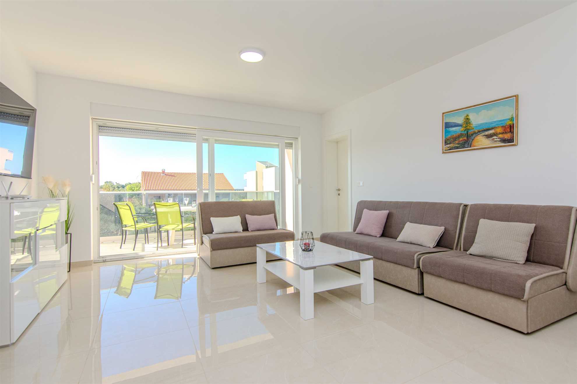 Partial sea view  | Modern apartment | For 6-8 persons