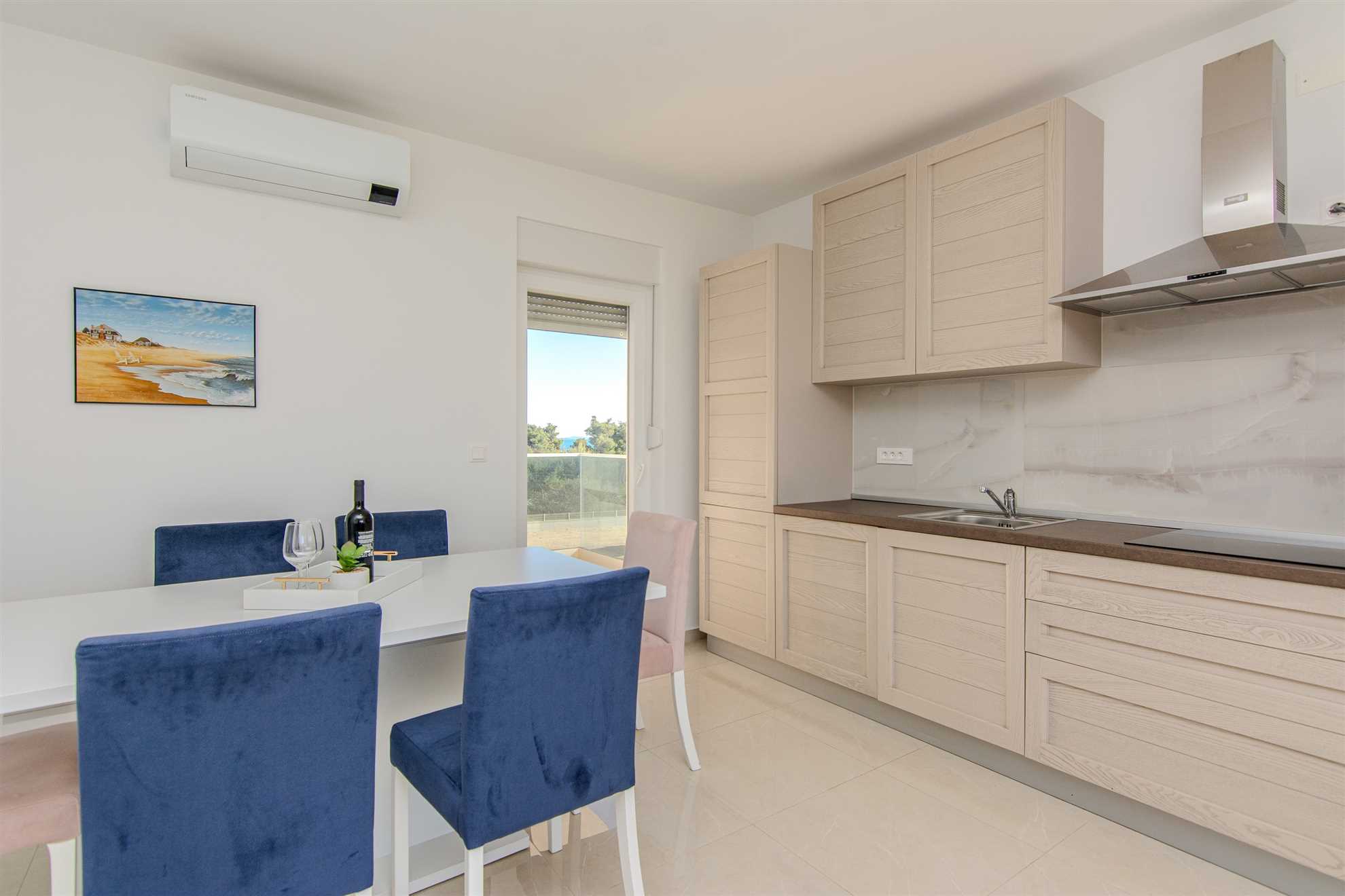 Partial sea view  | Modern apartment | For 6-8 persons
