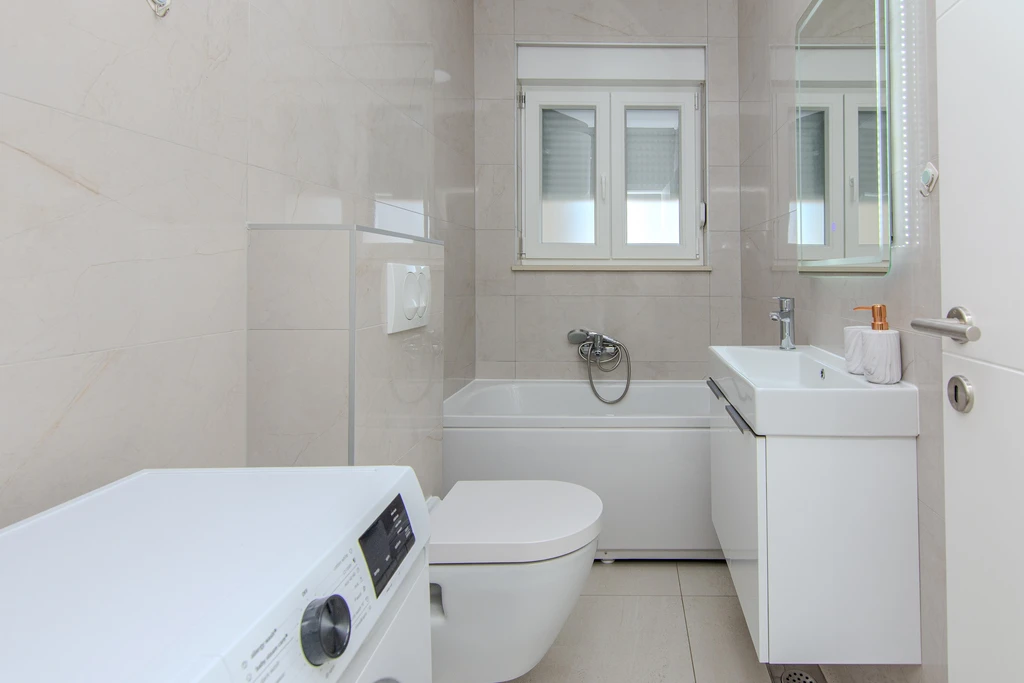 Vir Island Apartment with Partial Sea View, Sleeps 8