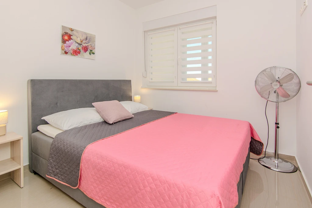 Vir Island Apartment with Partial Sea View, Sleeps 8