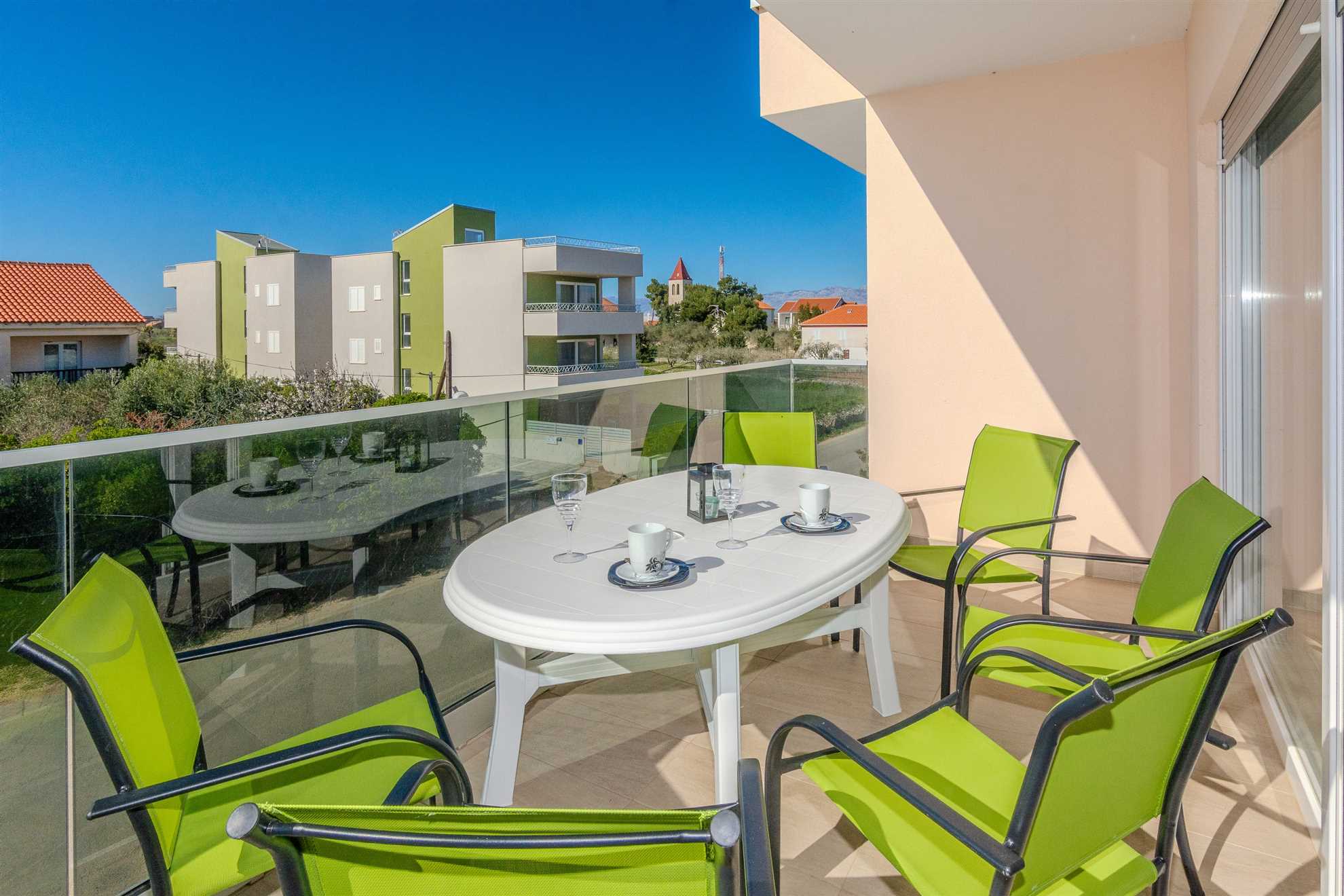 Partial sea view  | Modern apartment | For 6-8 persons