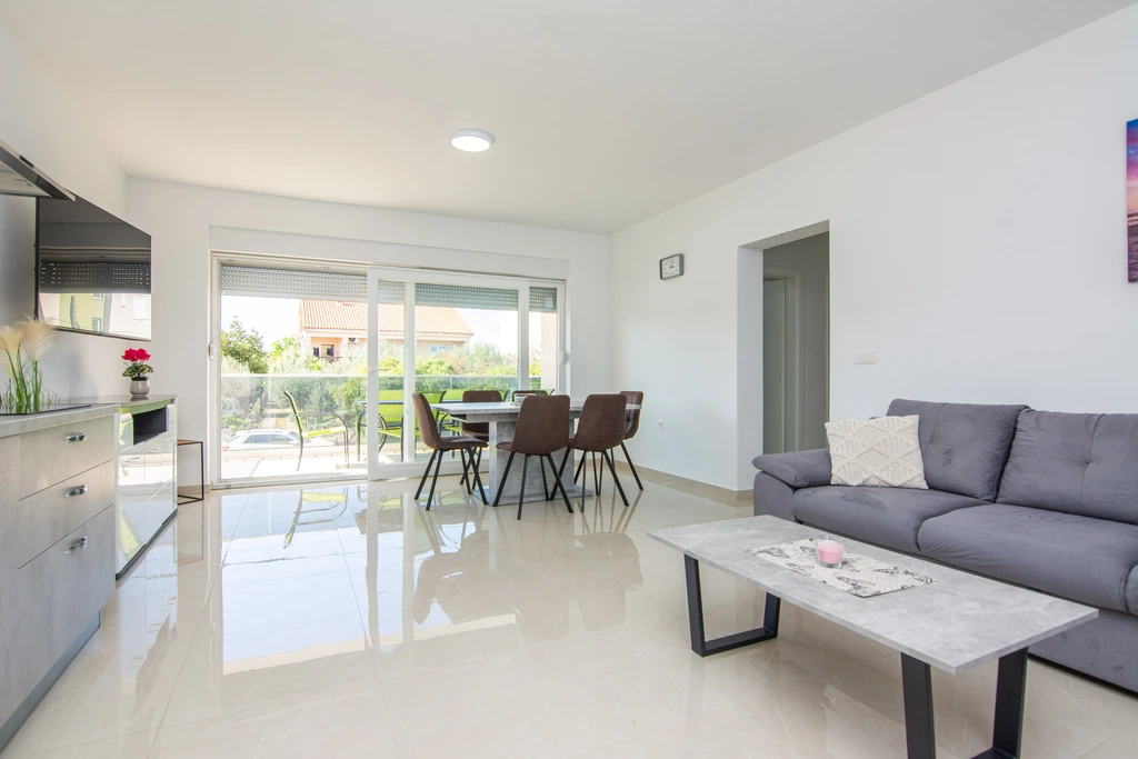 Vir Apartment for 6–8 Guests with Balconies