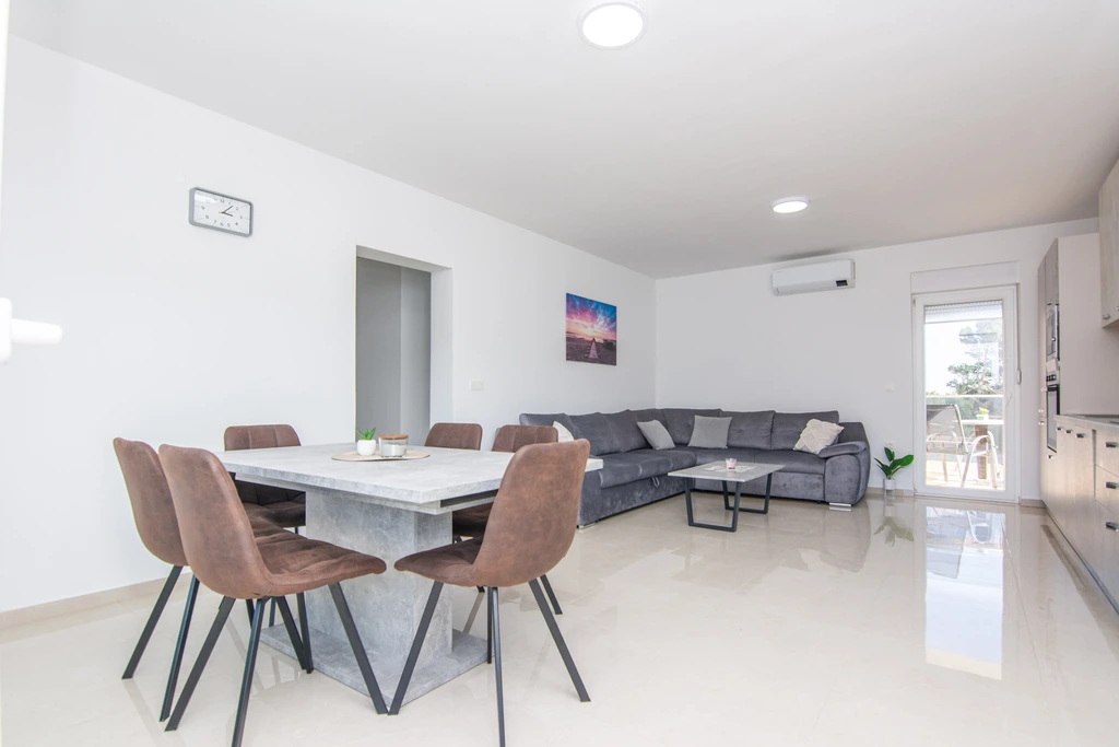 Vir Apartment for 6–8 Guests with Balconies