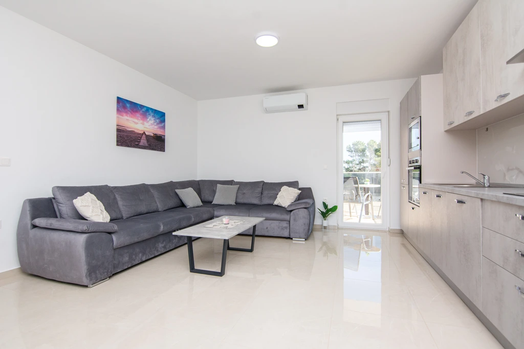 Vir Apartment for 6–8 Guests with Balconies