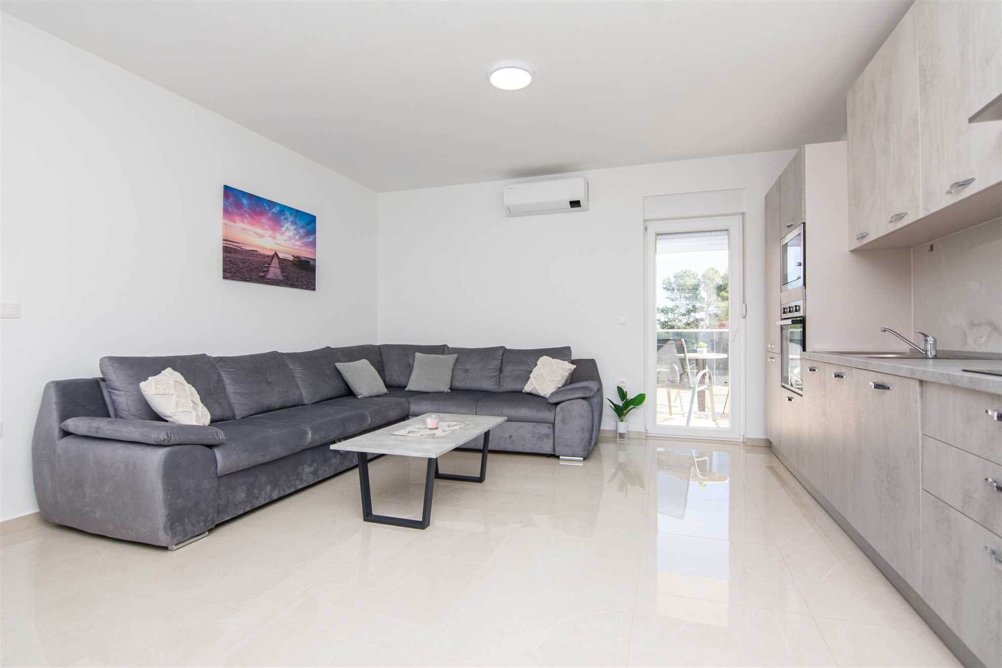 In the center of the island of Vir | For 6-8 persons | New and modern