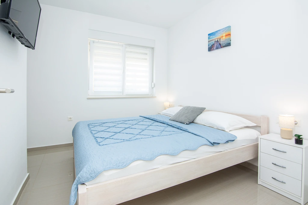 Vir Apartment for 6–8 Guests with Balconies