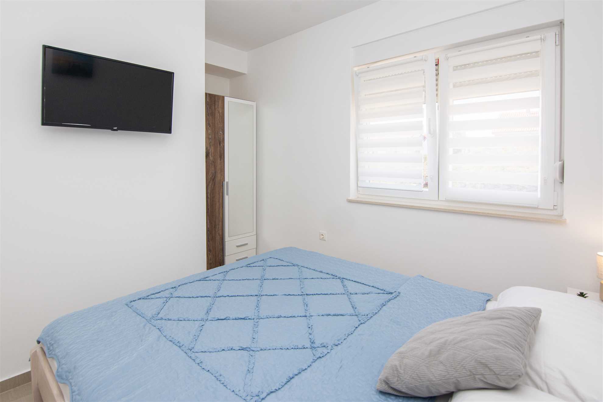 In the center of the island of Vir | For 6-8 persons | New and modern