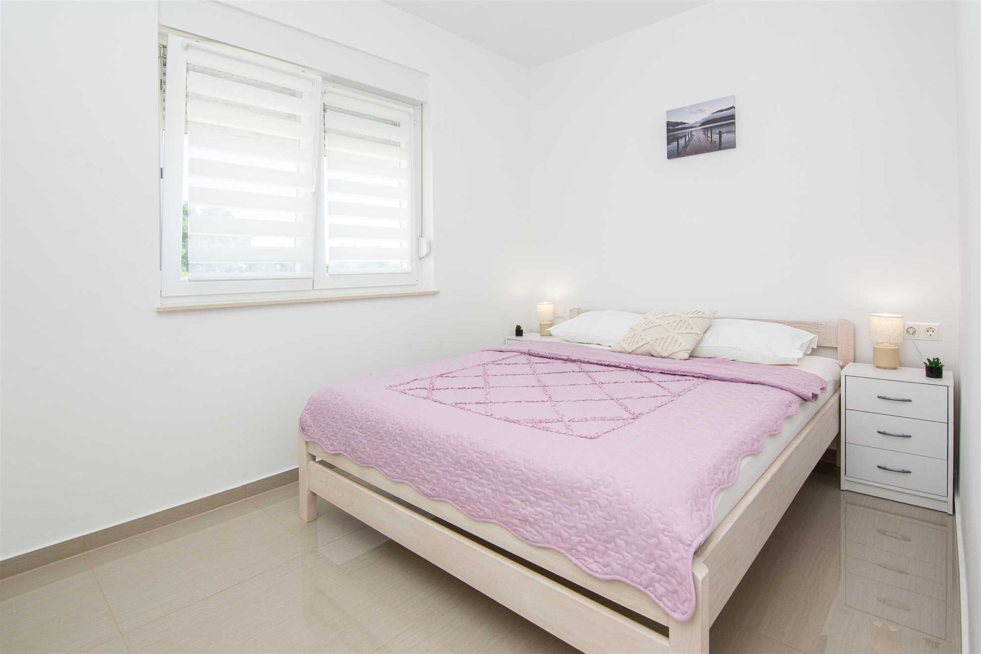 In the center of the island of Vir | For 6-8 persons | New and modern