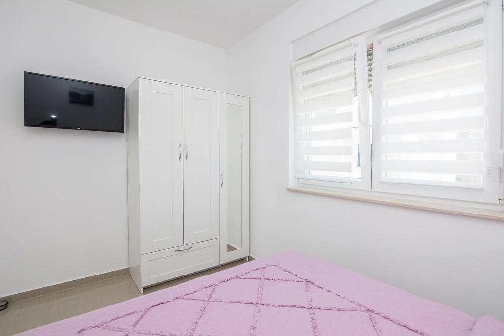 Vir Apartment for 6–8 Guests with Balconies