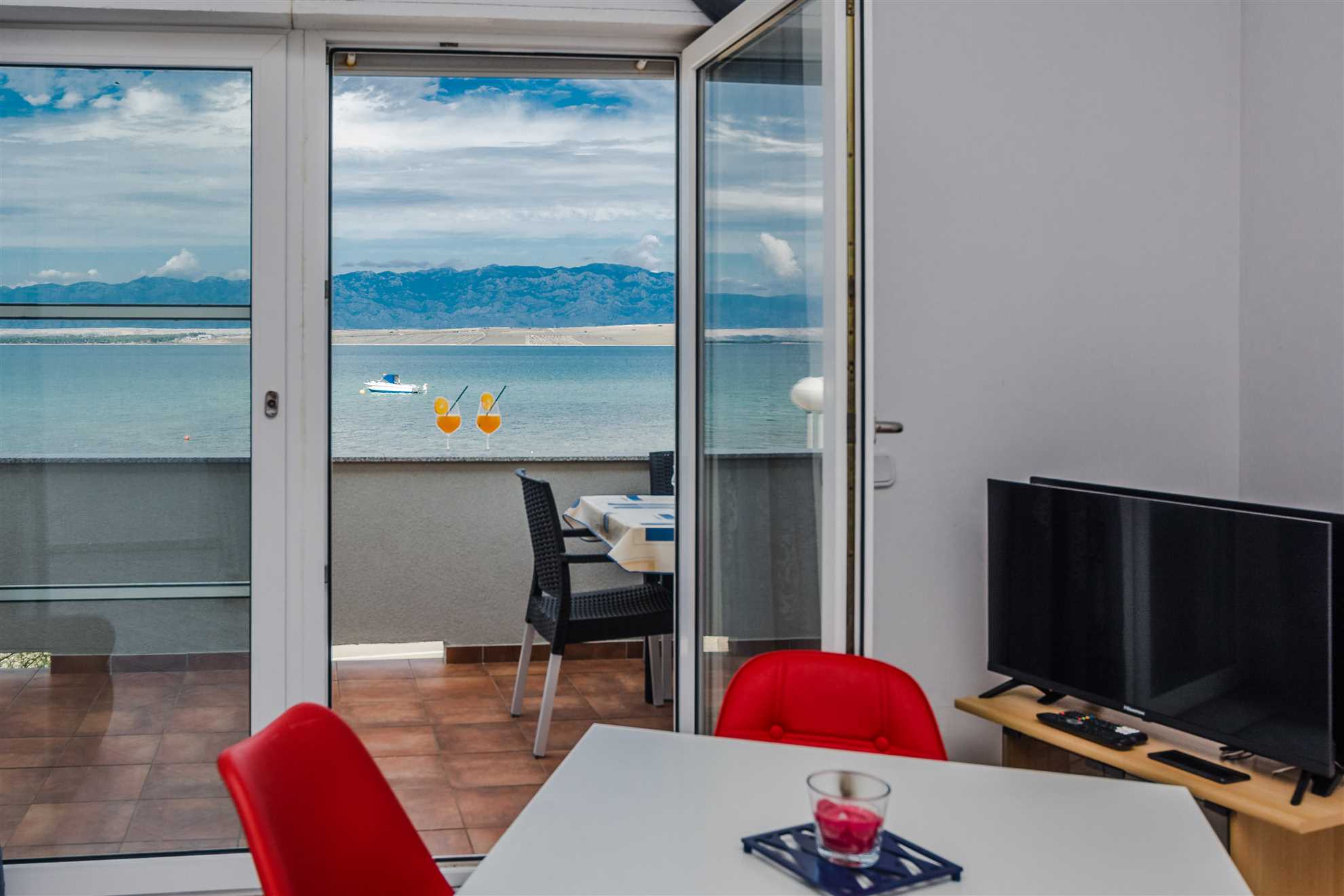 Beachfront | 20 m from the beach | 4-5 persons