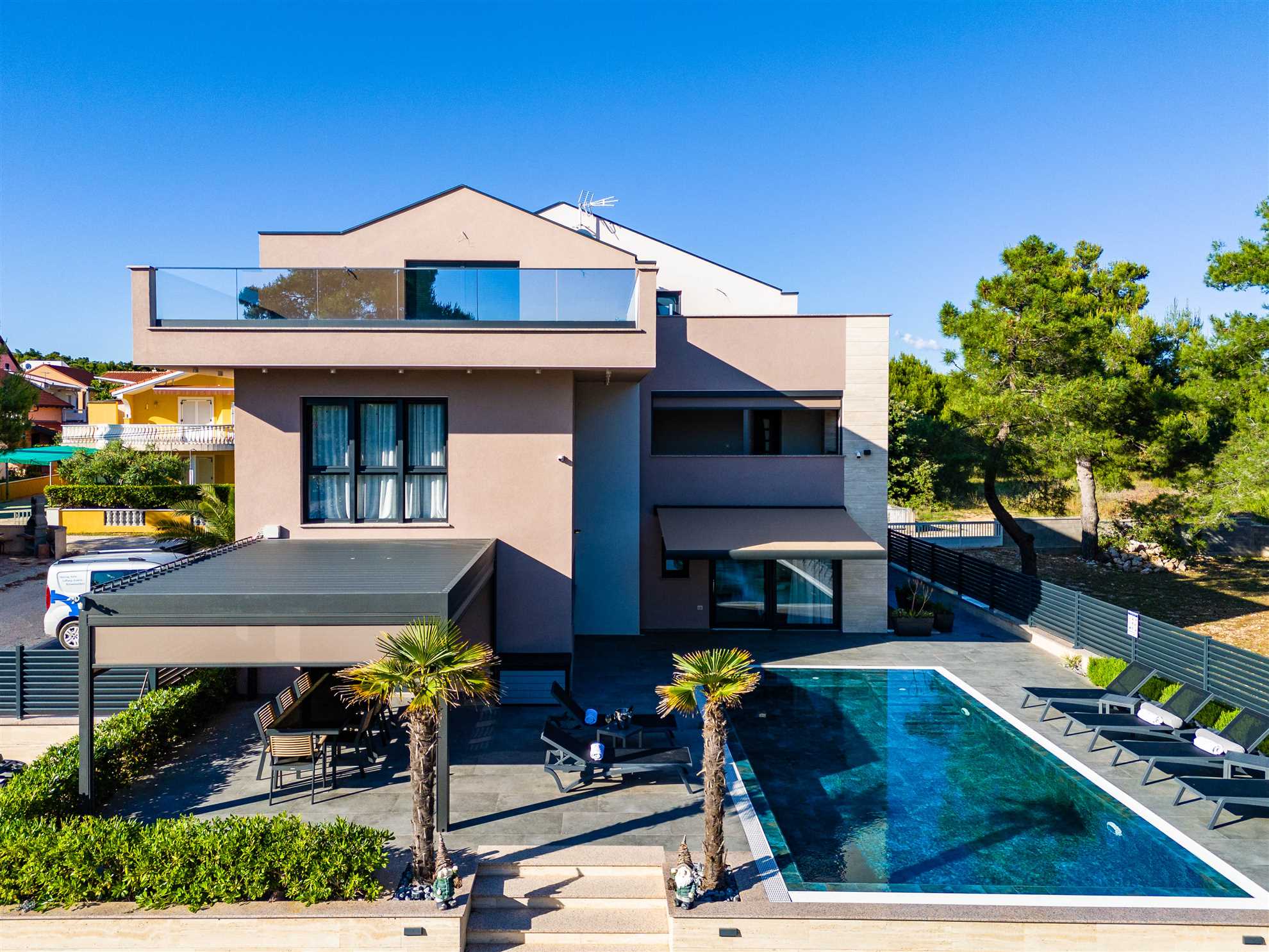 Apartment for 4-6 persons | 100 m from the sea | swimming pool