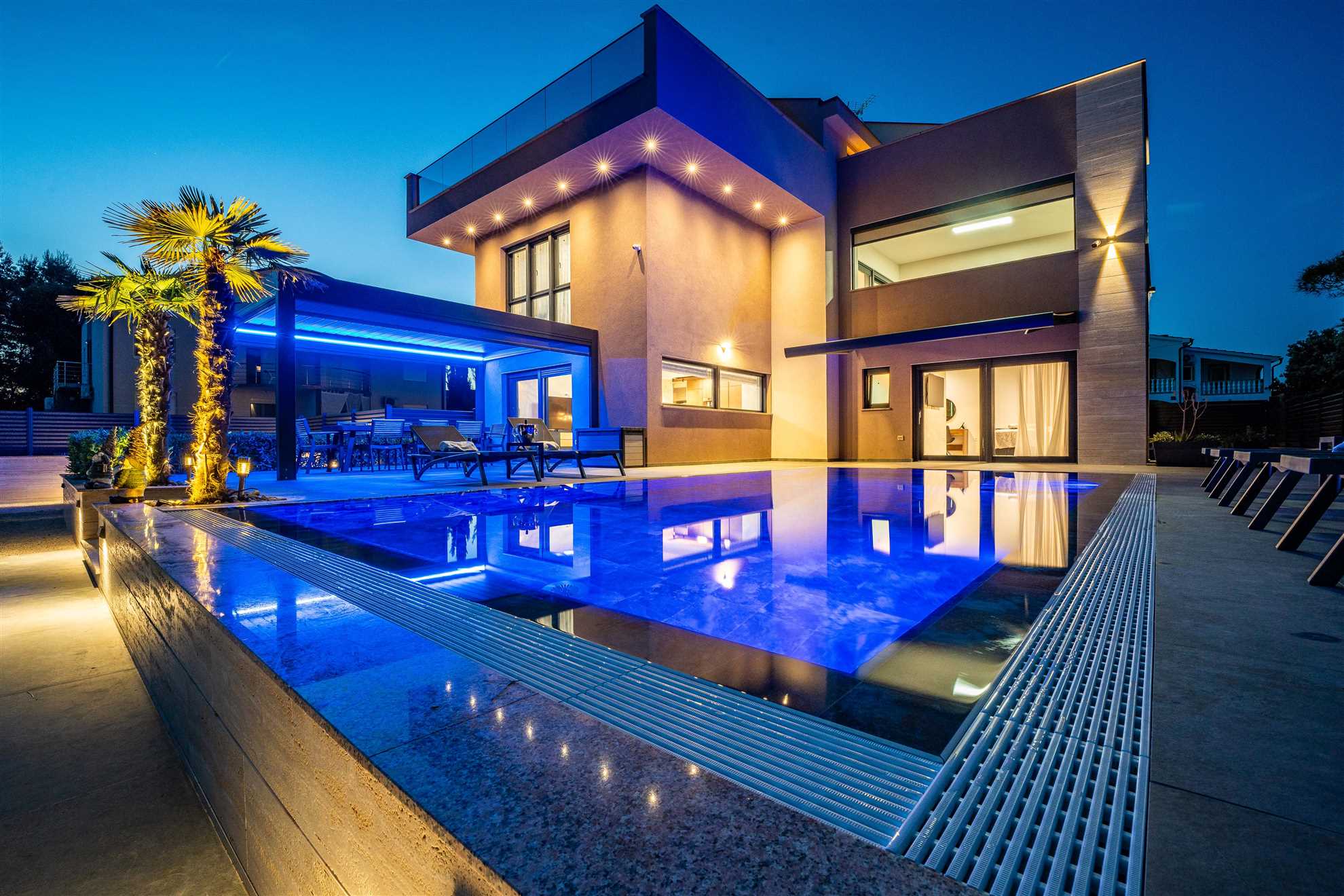 100 m from the sea  | Accommodation for 6-8 persons | Pool