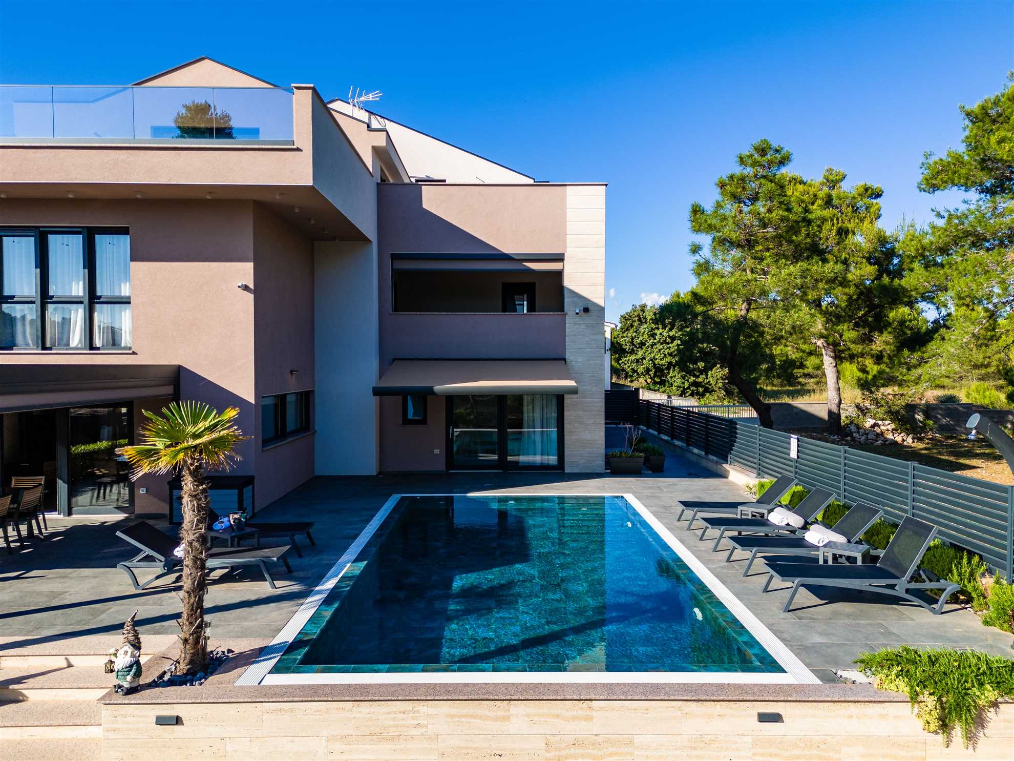 100 m from the sea  | Accommodation for 6-8 persons | Pool