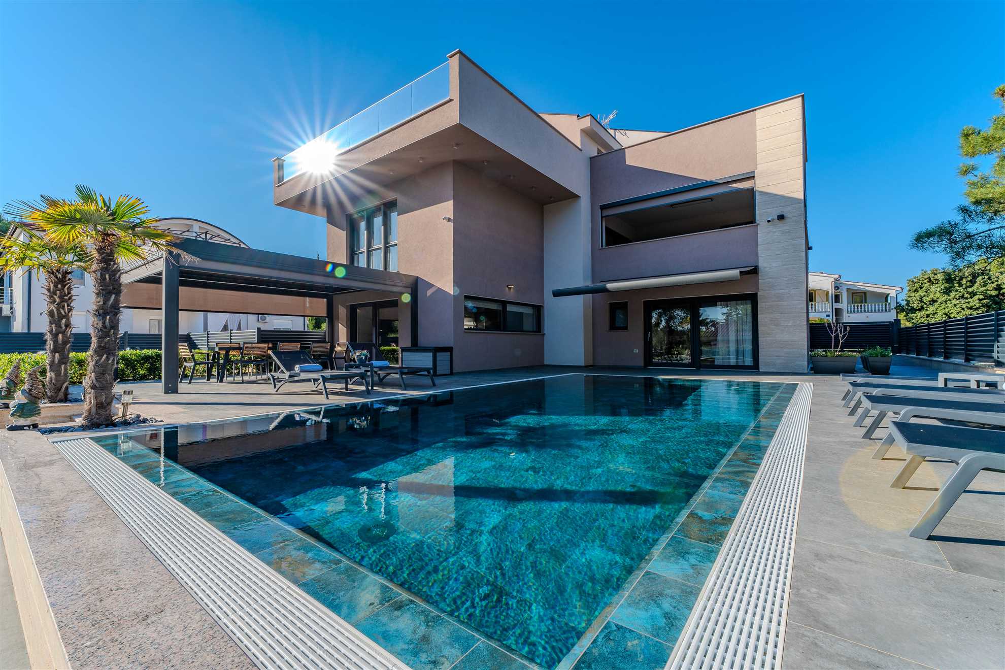 100 m from the sea  | Accommodation for 6-8 persons | Pool