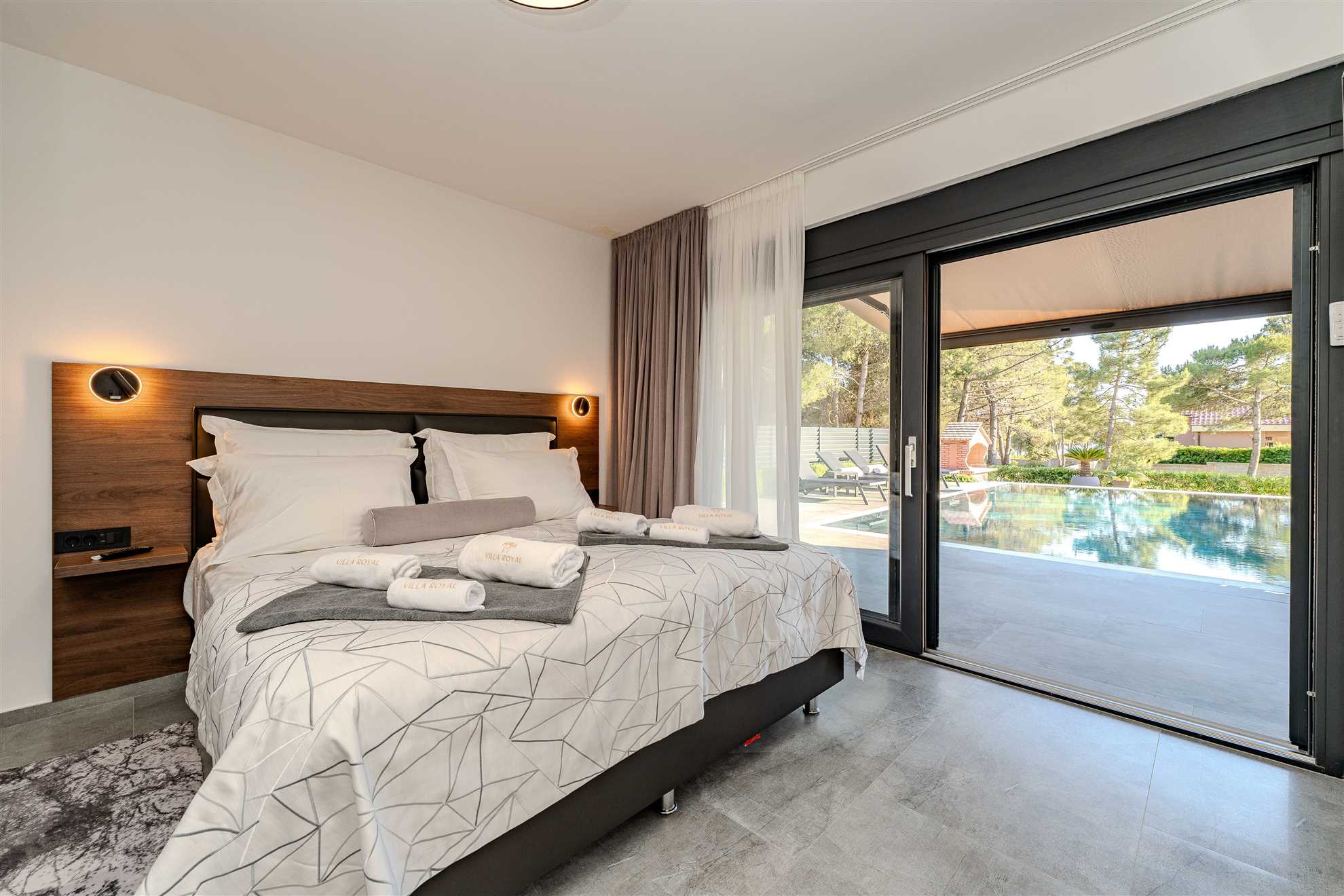 100 m from the sea  | Accommodation for 6-8 persons | Pool