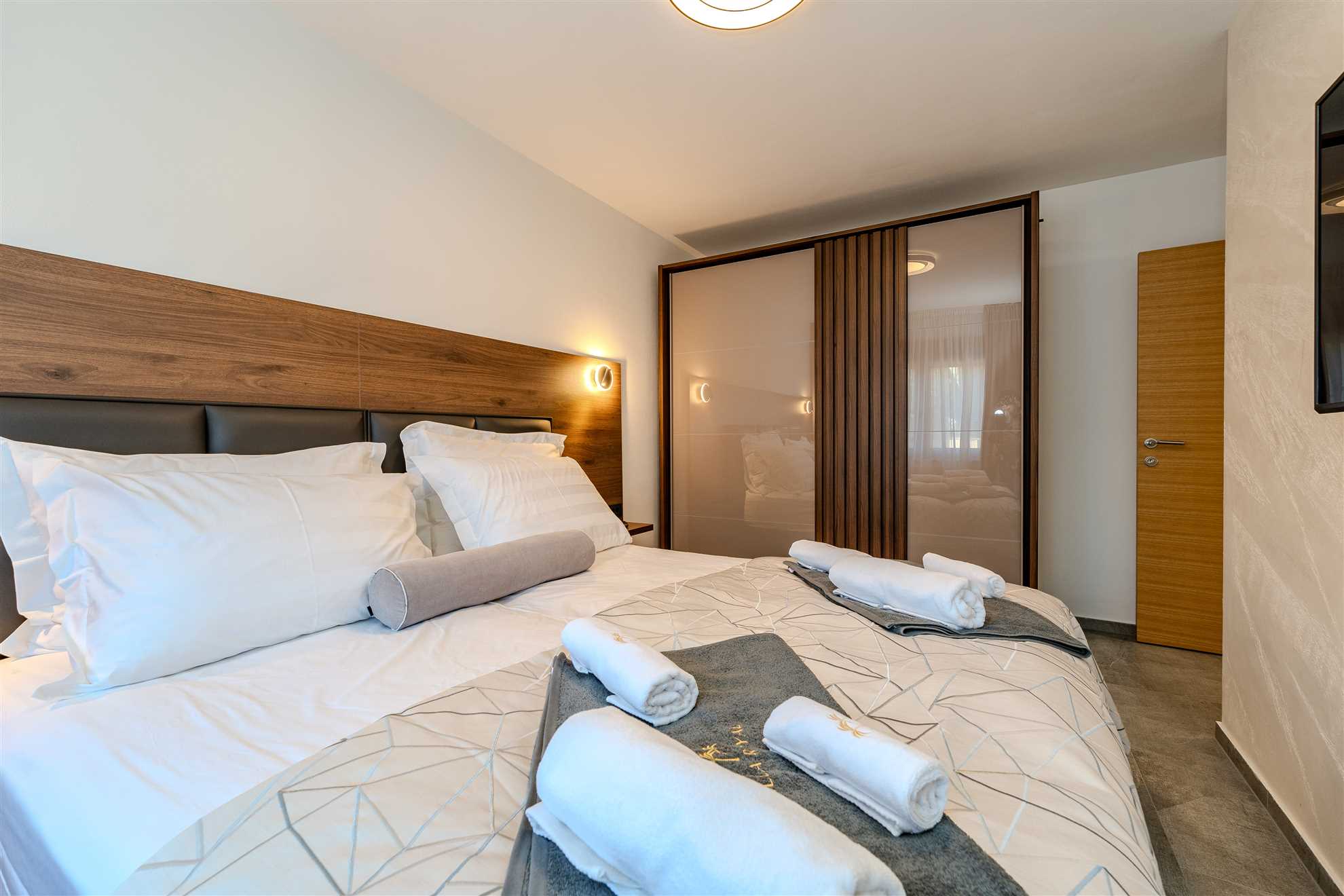 100 m from the sea  | Accommodation for 6-8 persons | Pool