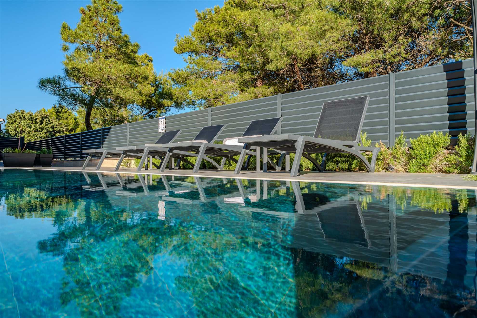 100 m from the sea  | Accommodation for 6-8 persons | Pool