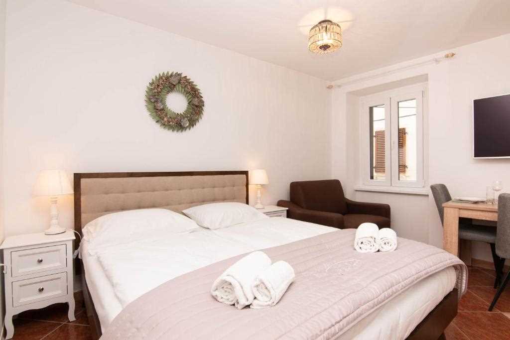Deluxe King Studio Apartment Leonel
