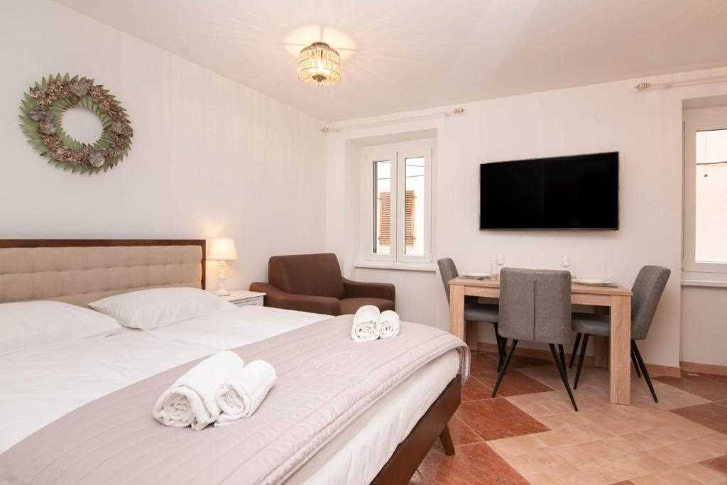 Deluxe King Studio Apartment Leonel