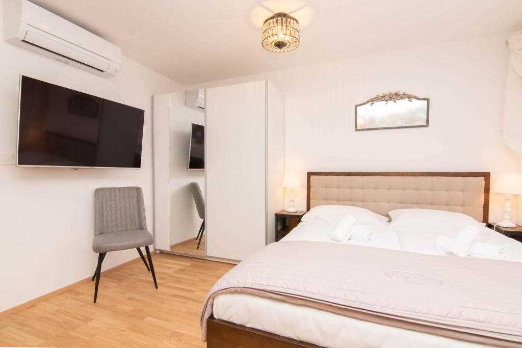 King Studio with Sofa Bed Apartment Leonel