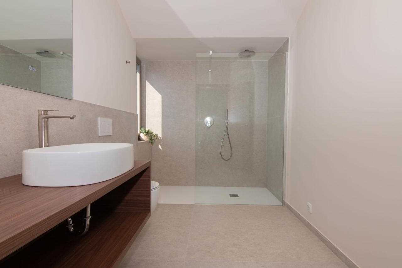 Apartment with 3 bedrooms, balcony and terrace Adelis