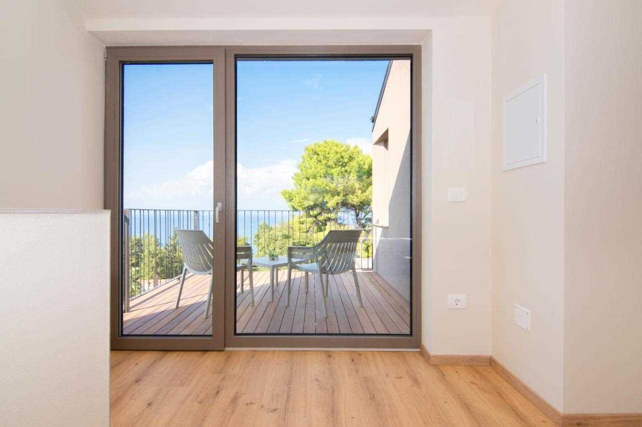 Apartment with 3 bedrooms, balcony and terrace Adelis