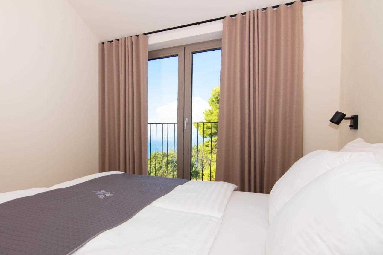 Apartment with 3 bedrooms, balcony and terrace Adelis