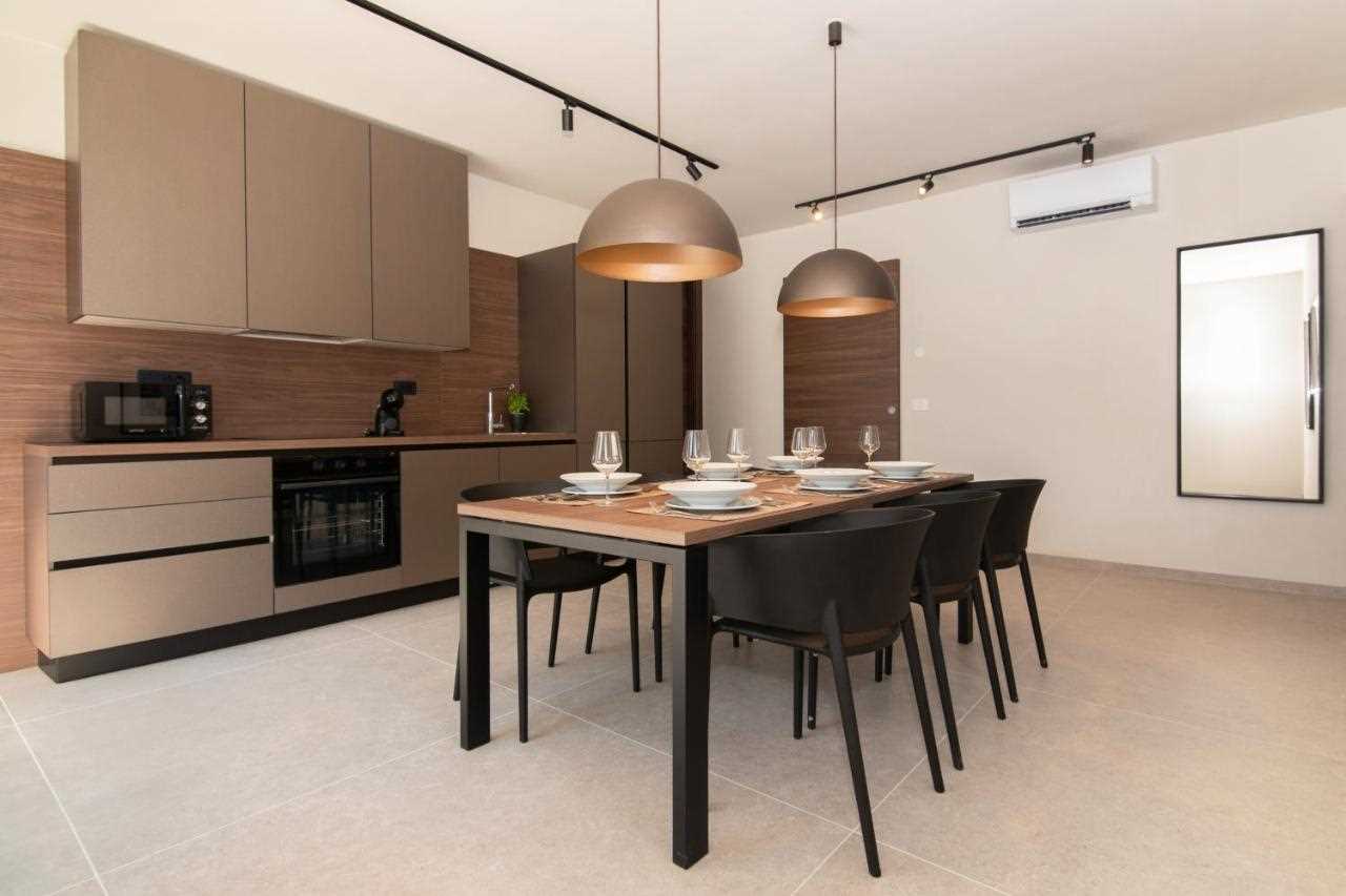 Apartment with 3 bedrooms, balcony and terrace Adelis