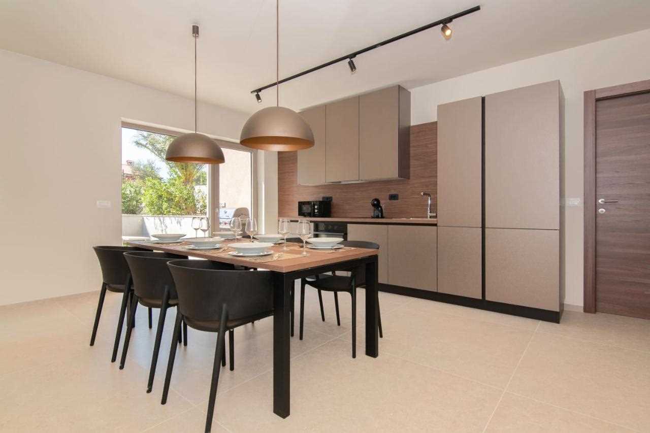 Apartment with 3 bedrooms, balcony and terrace Adelis
