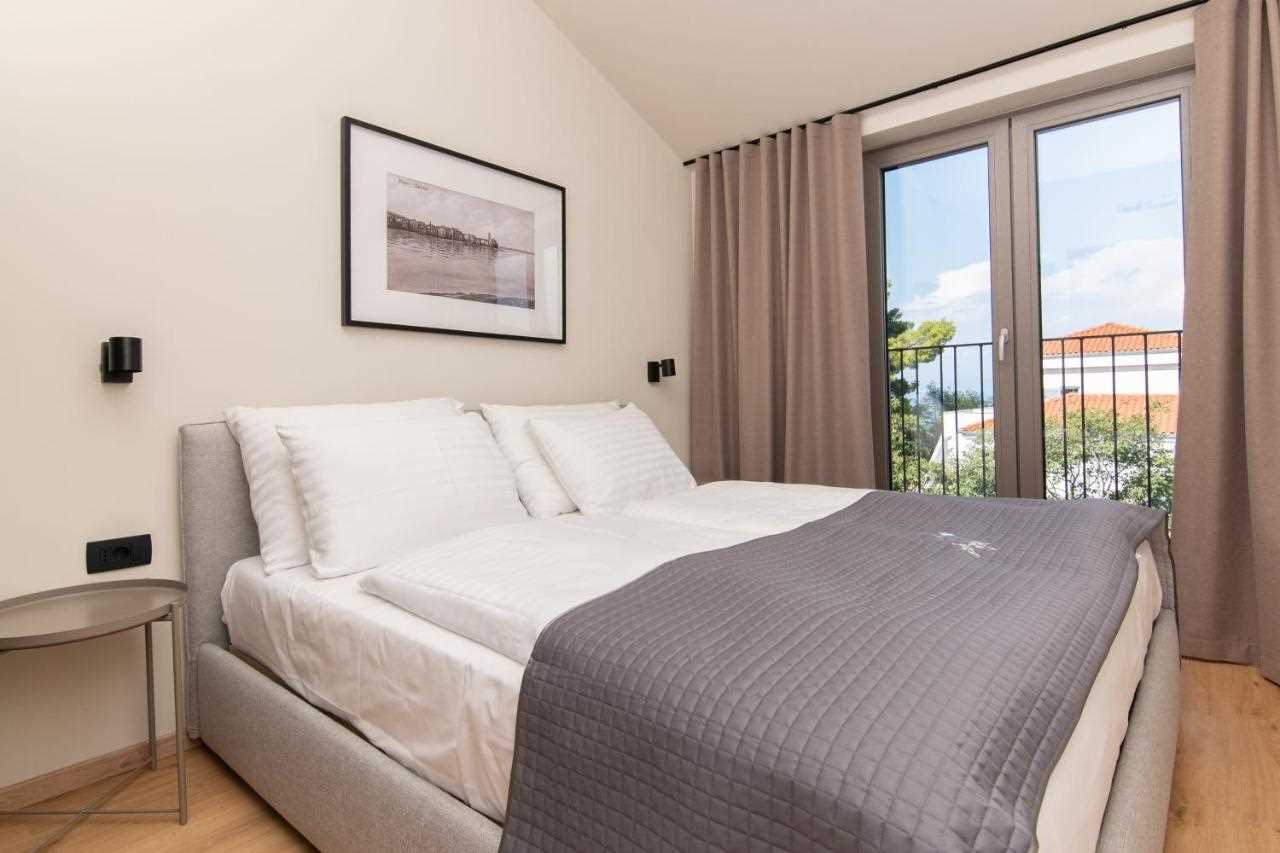 Apartment with 3 bedrooms, balcony and terrace Adelis