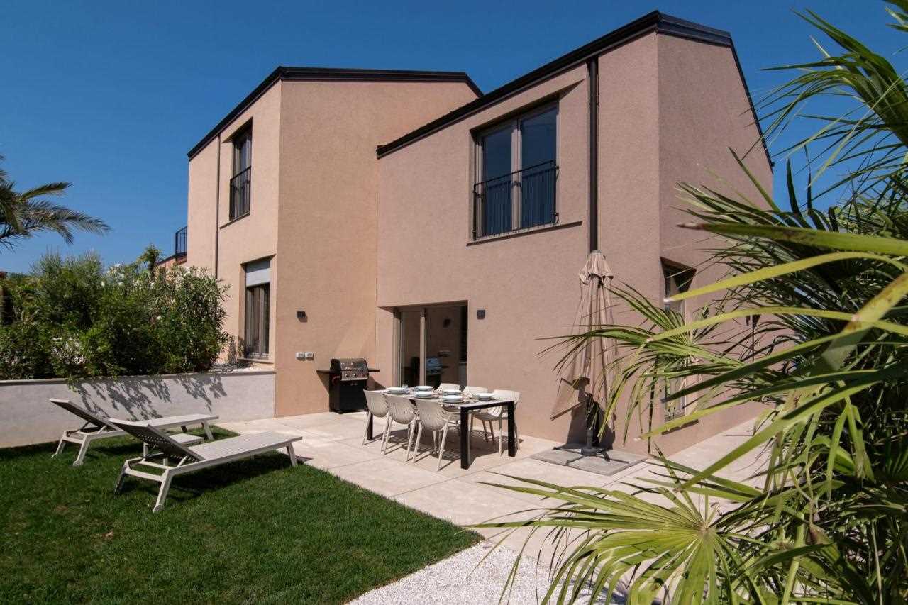 Apartment with 3 bedrooms, balcony and terrace Adelis